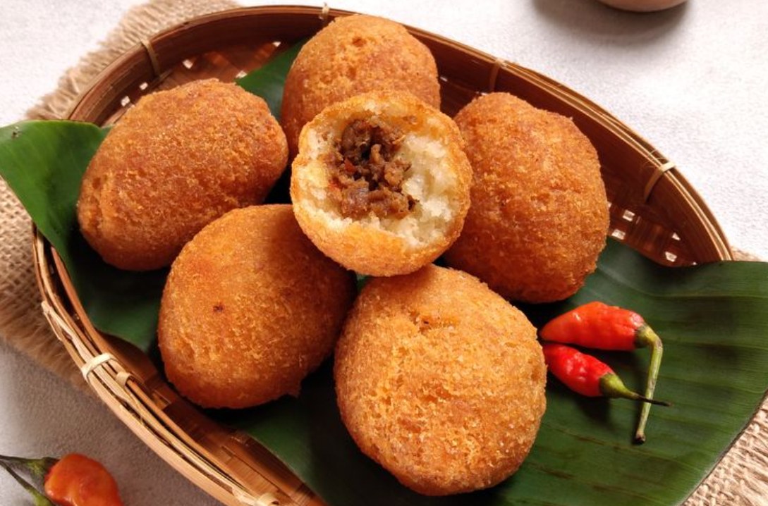 Authentic Combro from Indonesia — traditional Indonesian main dish with step-by-step cooking instructions