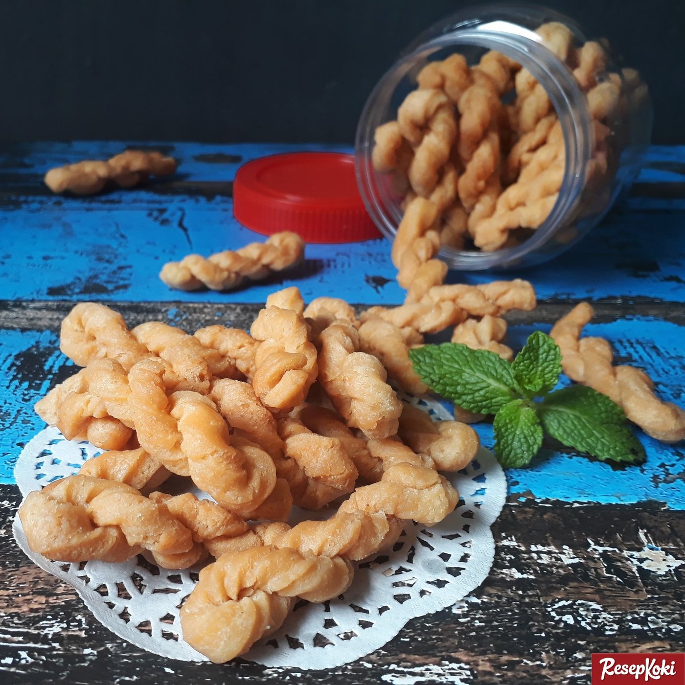 Authentic Kue Tambang: Rope-shaped Cookie from Java