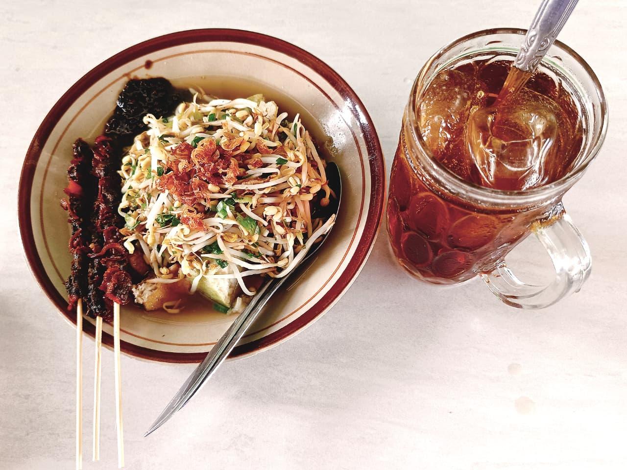 Authentic Lontong Balap from Indonesia — traditional Indonesian main dish with step-by-step cooking instructions