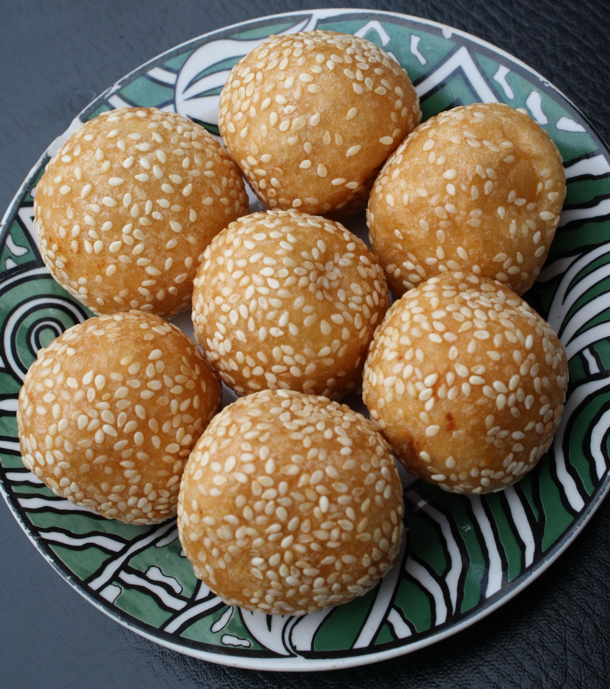 Authentic Onde-Onde Kacang from Indonesia — traditional Indonesian main dish with step-by-step cooking instructions