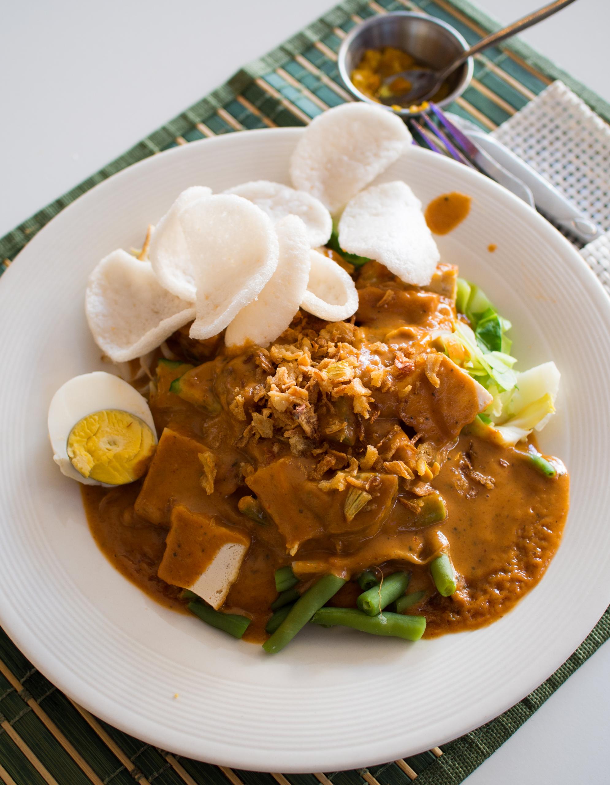 Authentic Sop Kaki Sapi Gulai: Beef Trotter Curry Soup from Java