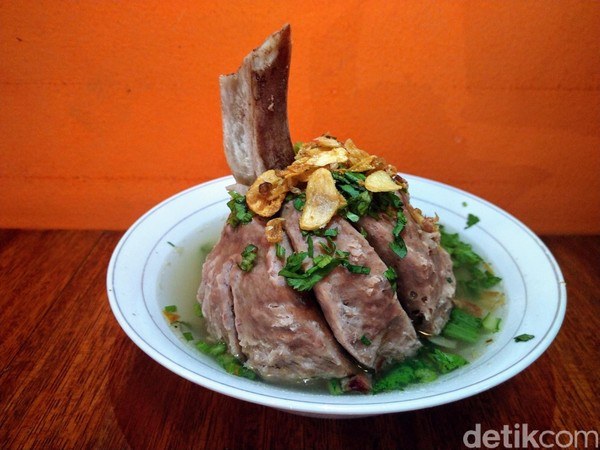 Authentic Sop Konro Bakso: Makassar Beef Rib Soup with Meatballs from Makassar